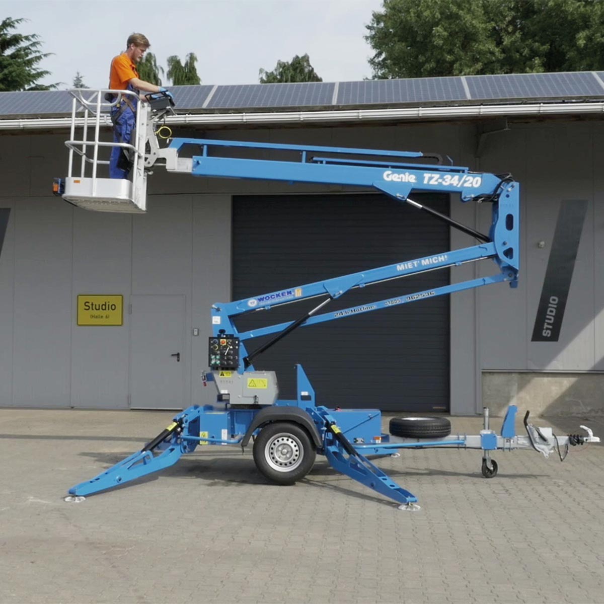 12 m Anhängerarbeitsbühne